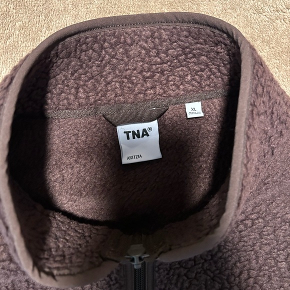 Aritzia Polartec Thermal Pro Mockneck Hi-hip Vest Size XL, Rich Mocha Brown - Picture 6 of 12